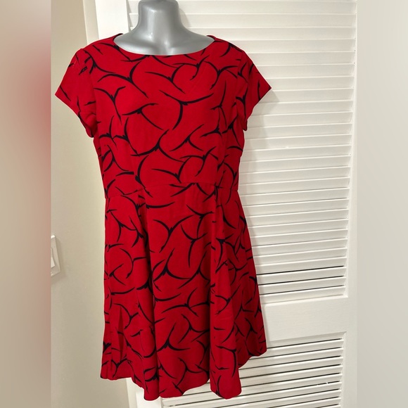 French Connection’s “Rosalind Drape” fit and flare skater dress - red + black 10 - Picture 4 of 7